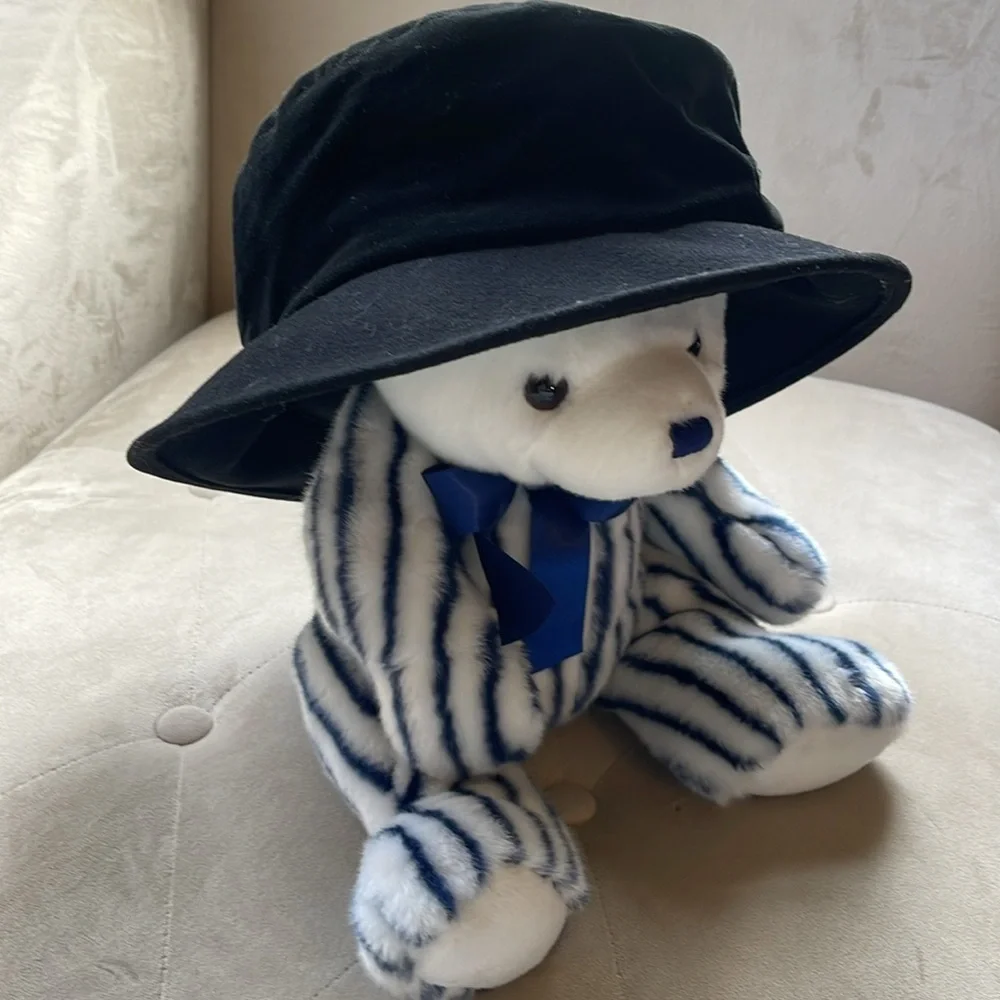 Eric Javits “Lily” velvet and wool hat - Picture 6 of 8